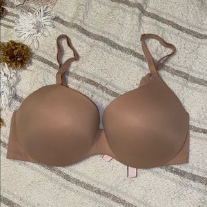 Victoria’s Secret “incredible bra” Demi